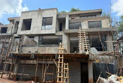 5 Bed Townhouse with En Suite in Lavington - 3