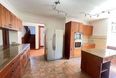 4 Bed Townhouse with En Suite in Spring Valley - 4