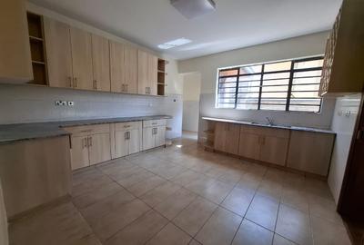 5 Bed Townhouse with En Suite in Lavington