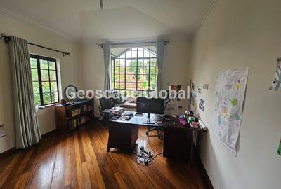 5 Bed House with En Suite in Runda