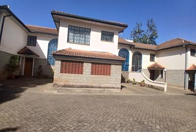 4 Bed Townhouse with En Suite at Lavington - 3