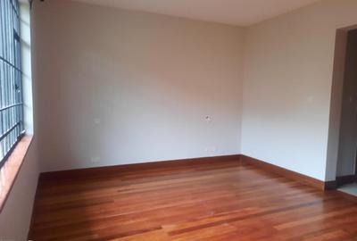 5 Bed Townhouse with En Suite in Lavington - 3