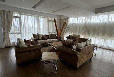 4 Bed Apartment with En Suite in Westlands Area