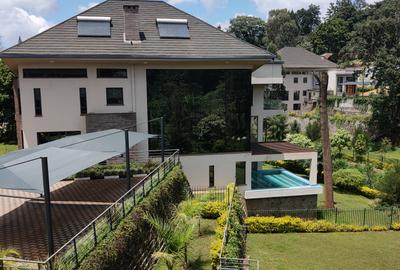 5 Bed Villa with En Suite in Spring Valley