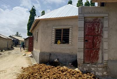 10 Bed House with Borehole at Bamburi