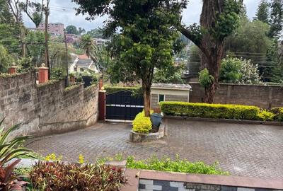 4 Bed Townhouse with En Suite at Mountain View Estate - 2