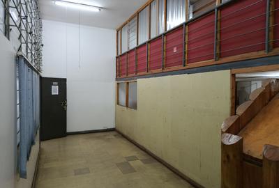 1,150 ft² Commercial Property with Service Charge Included at Baricho Road - 2