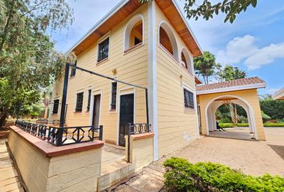 5 Bed House with En Suite in Runda