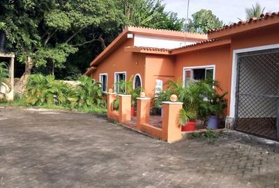 3 Bed Villa with En Suite at Bokoboko