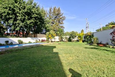 5 Bed House with En Suite in Runda - 4