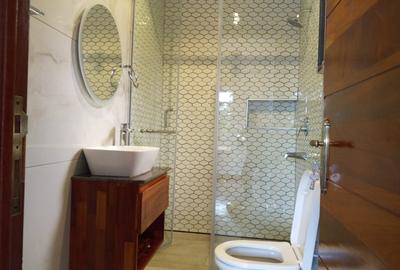 5 Bed Townhouse with En Suite in Lavington - 4