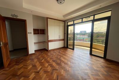 3 Bed Apartment with En Suite in Riverside