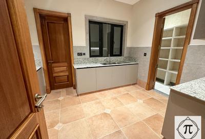 2 Bed Apartment with En Suite in Thigiri