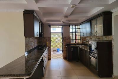4 Bed Townhouse with En Suite in Kitisuru - 3