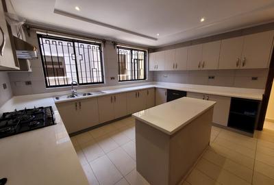 5 Bed Townhouse in Lavington - 3
