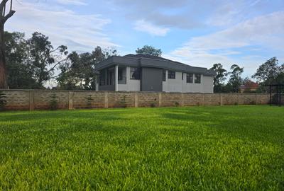 4 Bed House with En Suite in Ridgeways