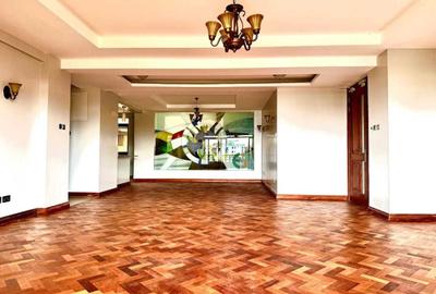 4 Bed Apartment with En Suite at Riverside Drive - 2