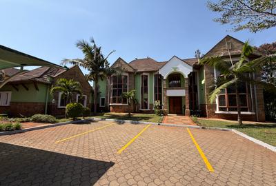 5 Bed Villa with Swimming Pool in Runda