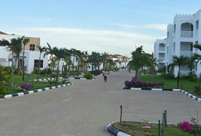 Serviced 3 Bed Apartment with En Suite at Sultan Palace - 4