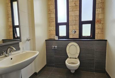 5 Bed Townhouse with En Suite in Karen - 4