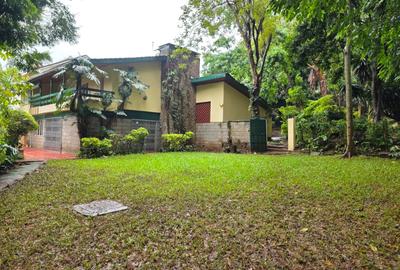 4 Bed House with En Suite at Lavington Green - 2