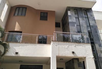 5 Bed Townhouse with En Suite in Lavington - 4