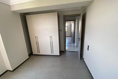 1 Bed Apartment with Gym in Kilimani - 4