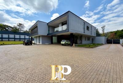 5 Bed Villa with En Suite in Nyari - 3