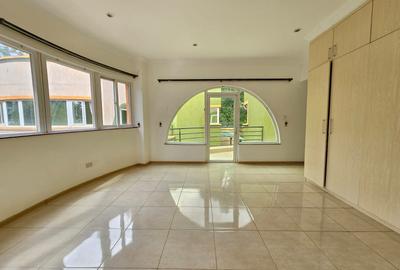 4 Bed Townhouse with En Suite in Riverside - 3