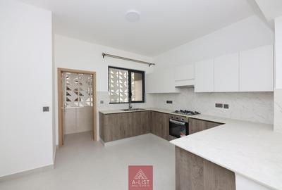 3 Bed Apartment with En Suite at Brookside Drive - 2