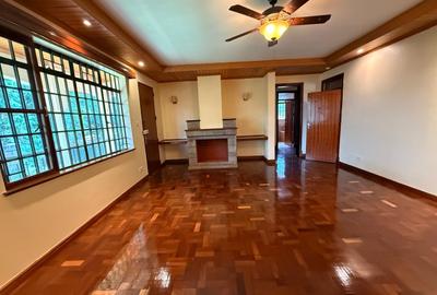 5 Bed Villa with En Suite in Nyari - 3