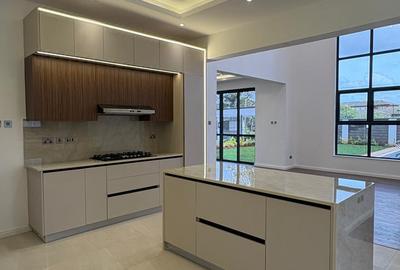5 Bed Villa with En Suite in Lavington - 2