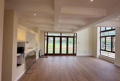 4 Bed House with Swimming Pool at B - 4