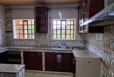 4 Bed House with En Suite in Garden Estate