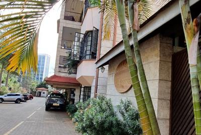 3 Bed Apartment with En Suite in Upper Hill