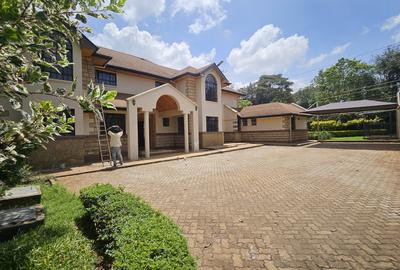 5 Bed House with En Suite in Runda - 3