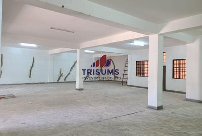 4,249 ft² Warehouse with Service Charge Included in Industrial Area - 4