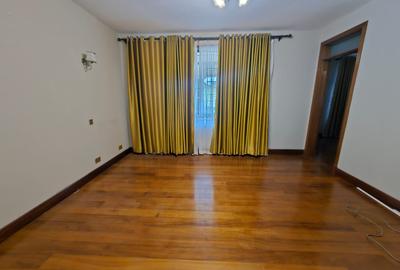 4 Bed House with En Suite in Runda
