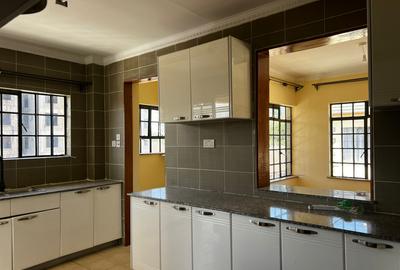 2 Bed Apartment with En Suite at Suguta Road