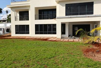 5 Bed Townhouse with En Suite in Kyuna