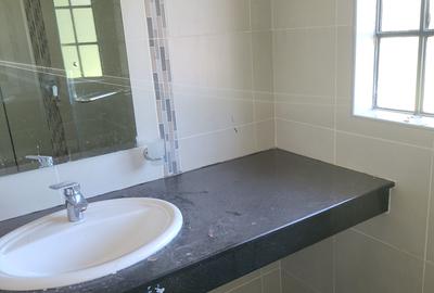 5 Bed Villa with En Suite in Karen