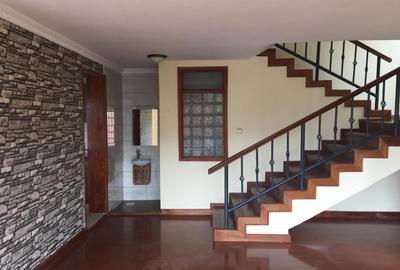 4 Bed Villa with En Suite in Redhill - 2