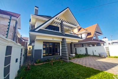 4 Bed Townhouse with Garden in Membley