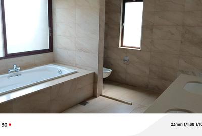 5 Bed Townhouse with En Suite in Lavington - 4