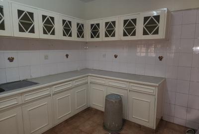 2 Bed Apartment with En Suite at Near Sarit Centre - 4