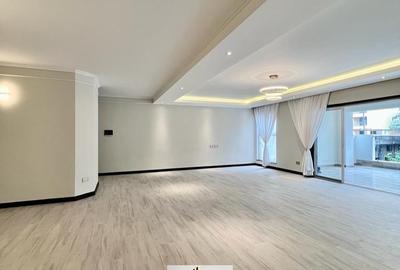 3 Bed Apartment with En Suite in Riverside
