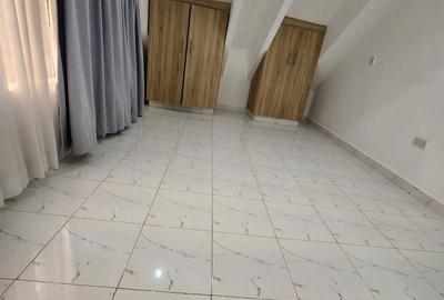 1 Bed Apartment with En Suite at Rhino Park - 2