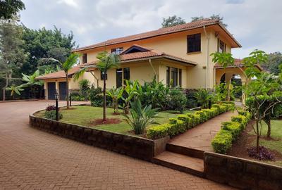 4 Bed House with En Suite at Acacia Drive - 4