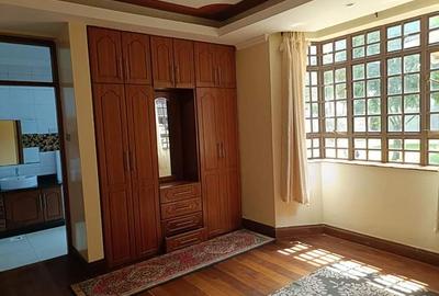 5 Bed House with En Suite at Mumwe