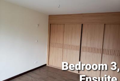 4 Bed Apartment with En Suite at General Mathenge